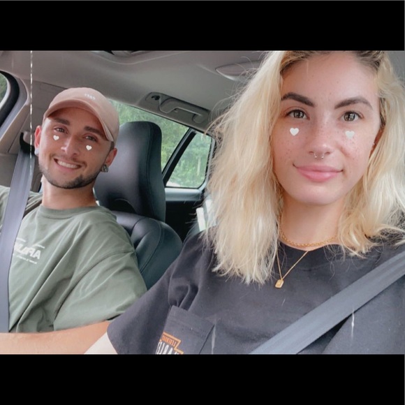 Meet your Posher, Rachel👽 - Picture 3 of 7